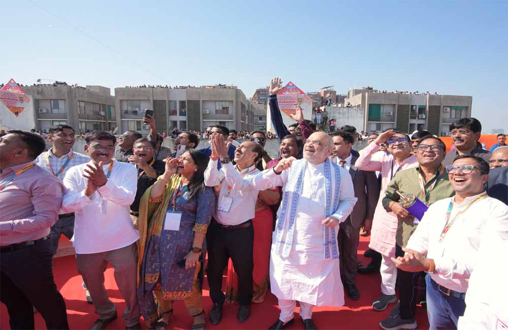 ગૃહમંત્રી અમિત શાહે અમદાવાદમાં કરી ઉત્તરાયણની ઉજવણી